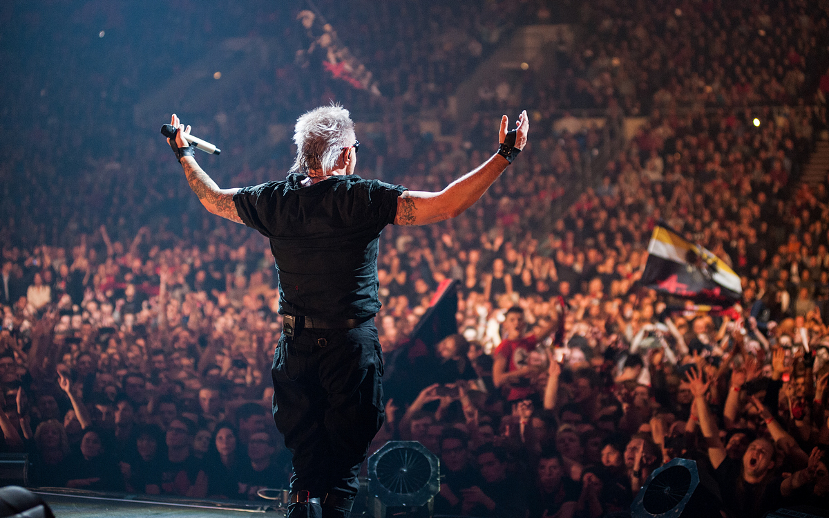 Организация концертов и выступлений: Как продвигаться в узкой нише